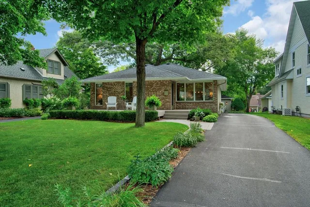 $3,950 | 214 Broadway Avenue North, Wayzata, MN 55391