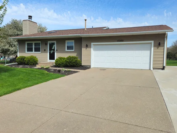 $171,000 | 17225 40th Ave Court North, East Moline, IL 61244