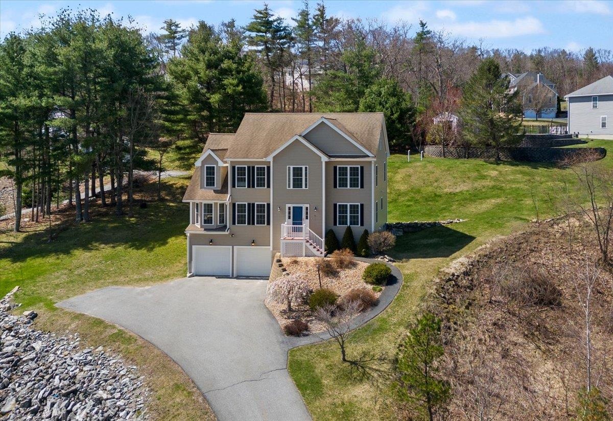 35 Longview Circle Pelham, NH 03076 - Photo 2 of 26