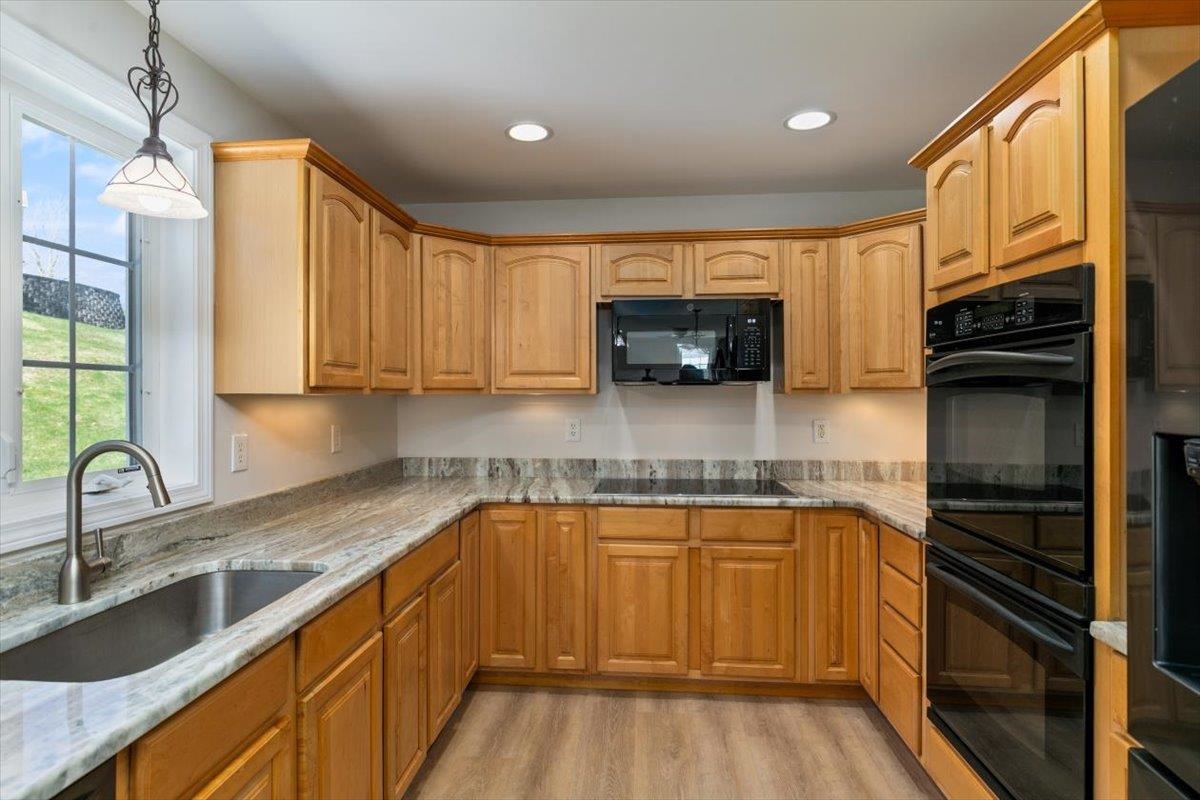 35 Longview Circle Pelham, NH 03076 - Photo 5 of 26