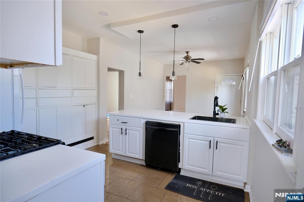 453 Teaneck Road, Unit 2 Ridgefield Park, NJ 07660 - Photo 3 of 21