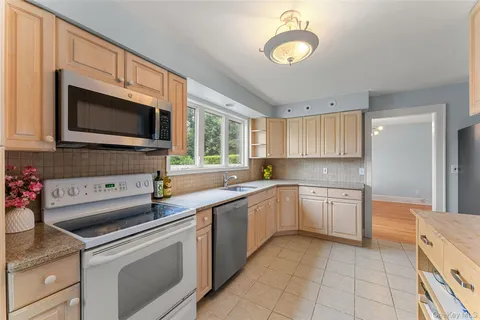 $999,999 | 1408 Shelbourne Avenue, Mamaroneck, NY 10543