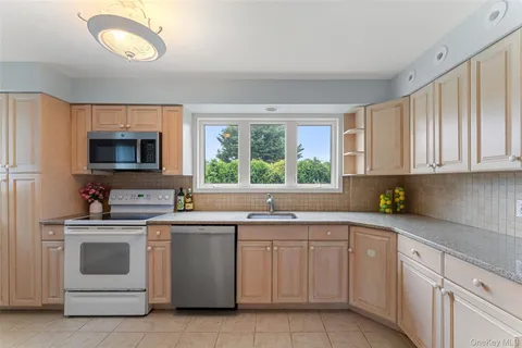 $999,999 | 1408 Shelbourne Avenue, Mamaroneck, NY 10543