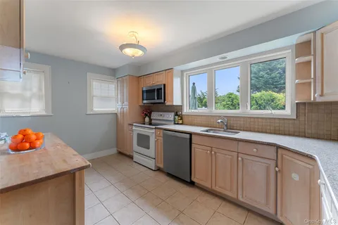 $999,999 | 1408 Shelbourne Avenue, Mamaroneck, NY 10543