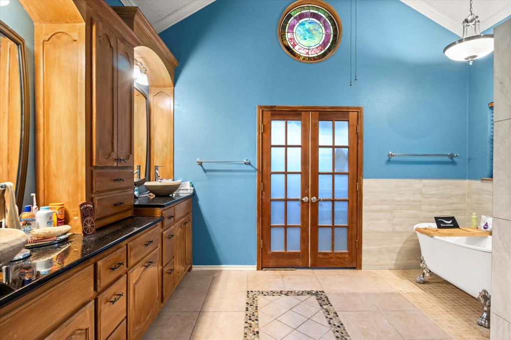 1578 Stainback Road Red Oak, TX 75154 - Photo 10 of 37 a view of a bathroom with a tub and a sink