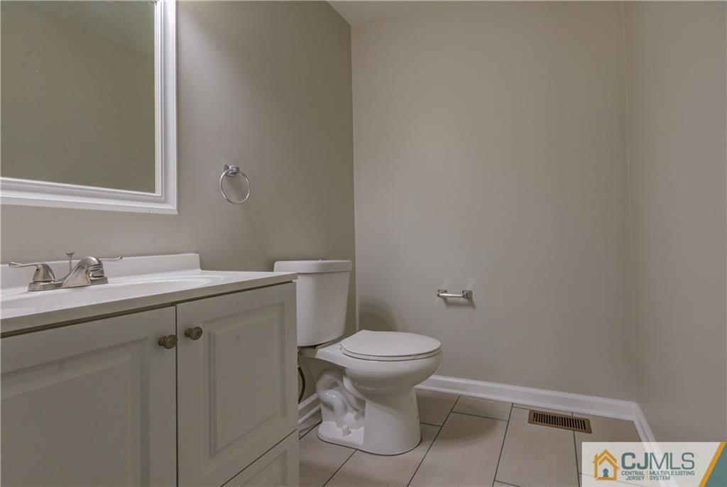 44 Wheeler Road Kendall Park, NJ 08824 - Photo 5 of 25 Gallery Image 5