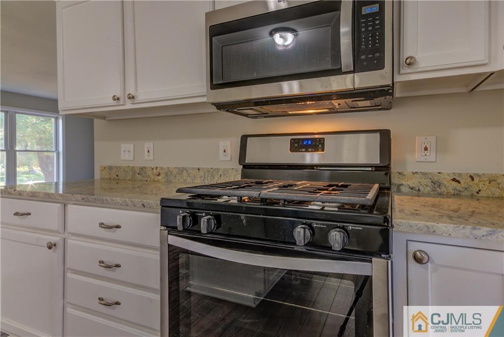 44 Wheeler Road Kendall Park, NJ 08824 - Photo 9 of 25 Gallery Image 9