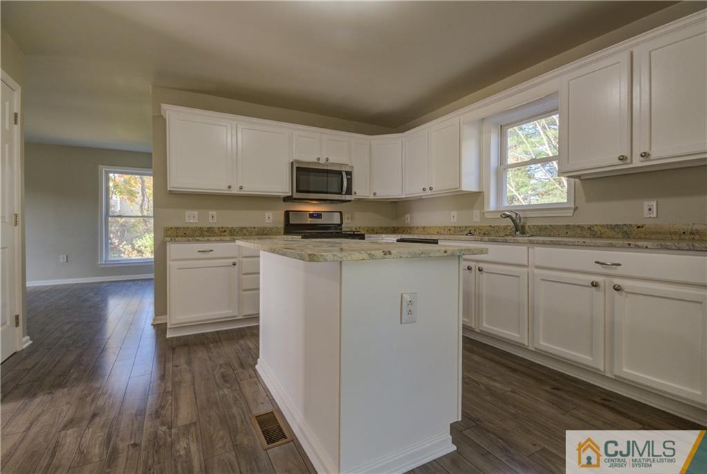 44 Wheeler Road Kendall Park, NJ 08824 - Photo 10 of 25 Gallery Image 10