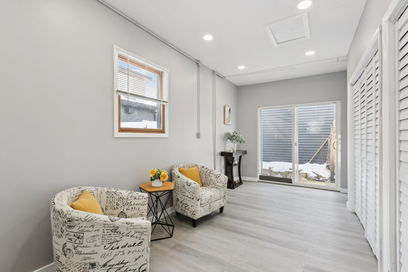 4N327 7th Avenue Addison, IL 60101 - Photo 18 of 49 a living room with furniture and a window