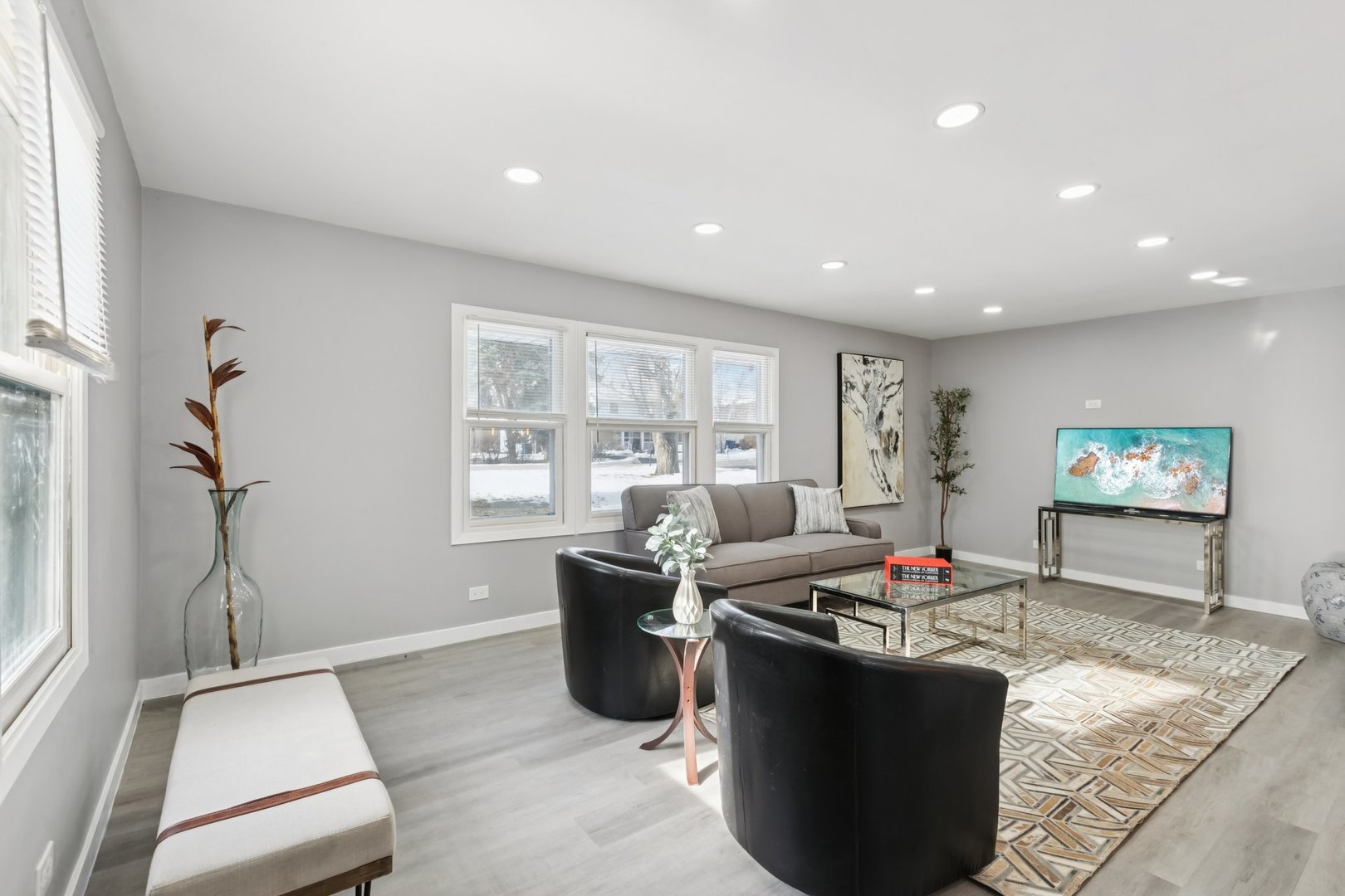 4N327 7th Avenue Addison, IL 60101 - Photo 5 of 49 a living room with furniture and window