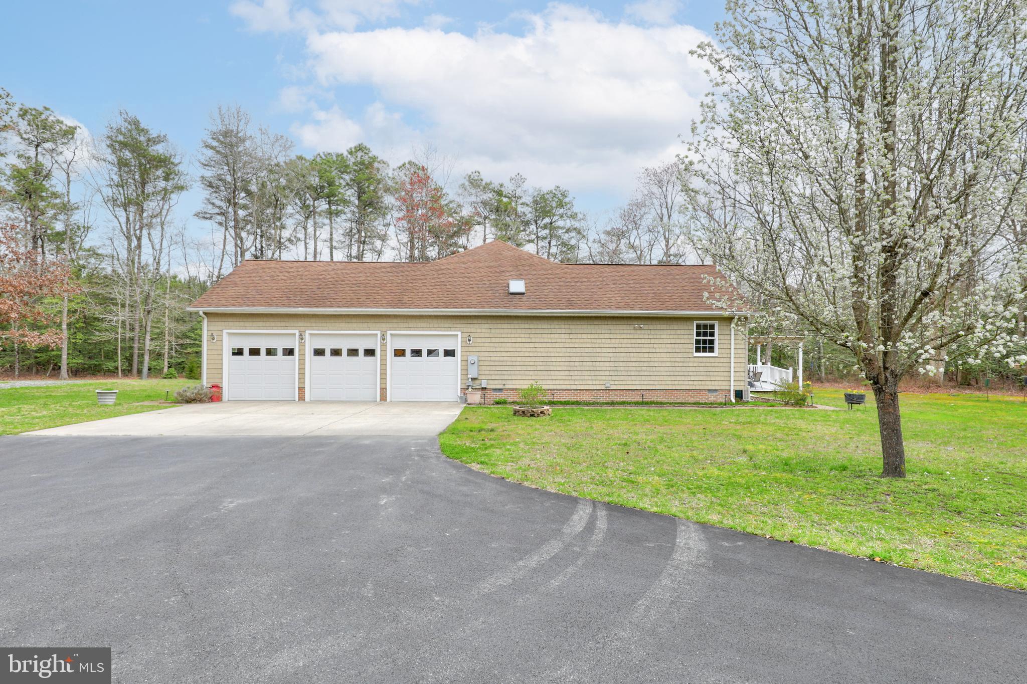 22371 Deep Branch Road Georgetown, DE 19947 - Photo 5 of 78 Three Car garage!