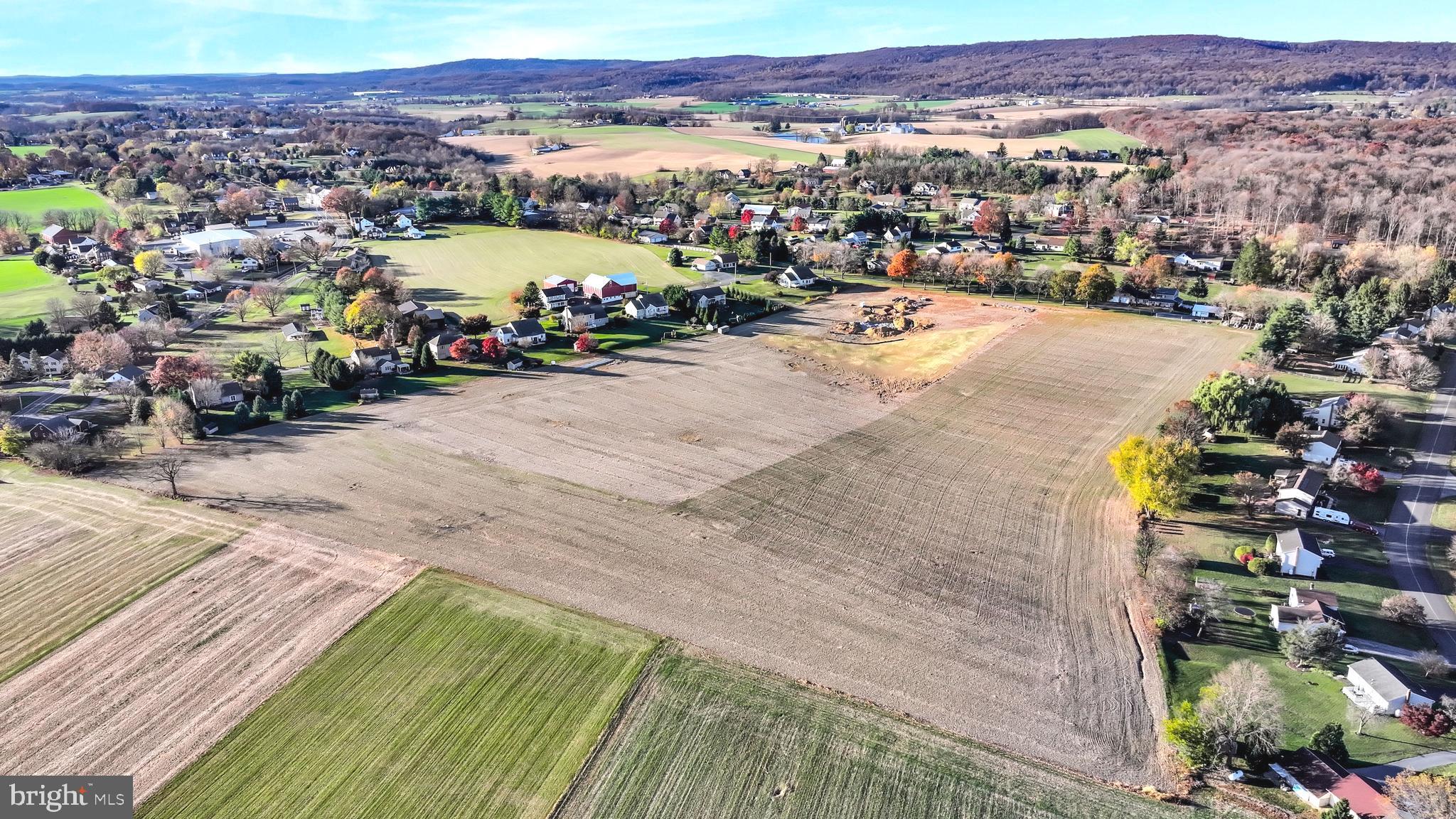 553 Oak Lane Lititz, PA 17543 - Photo 2 of 11 Looking North