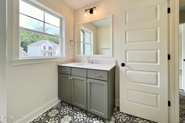 $467,900 | 1209 Madison Oaks Road, Knoxville, TN 37924