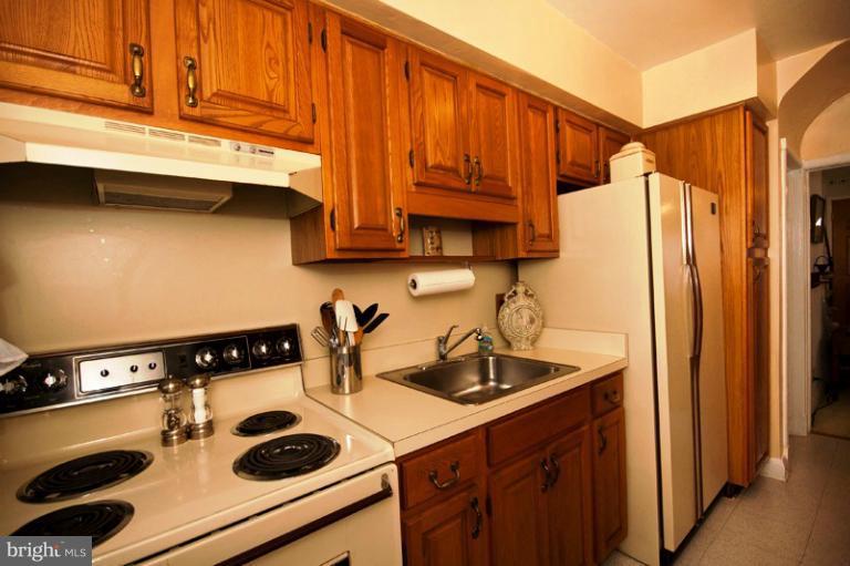 337 Magnolia Terrace Baltimore, MD 21221 - Photo 16 of 26 Kitchen