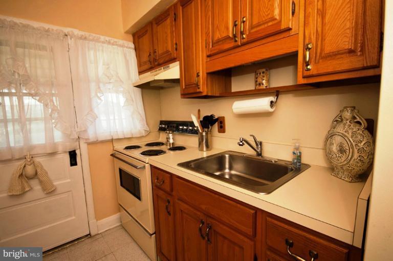 337 Magnolia Terrace Baltimore, MD 21221 - Photo 4 of 26 Kitchen