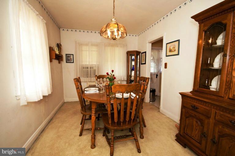 337 Magnolia Terrace Baltimore, MD 21221 - Photo 5 of 26 Dining Room
