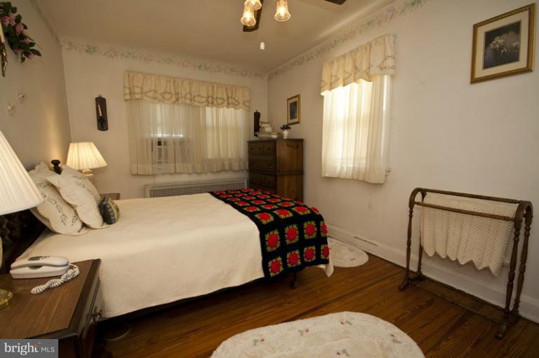 337 Magnolia Terrace Baltimore, MD 21221 - Photo 6 of 26 Bedroom (Master)