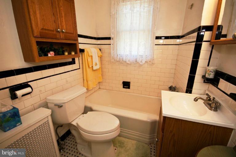 337 Magnolia Terrace Baltimore, MD 21221 - Photo 10 of 26 Bath