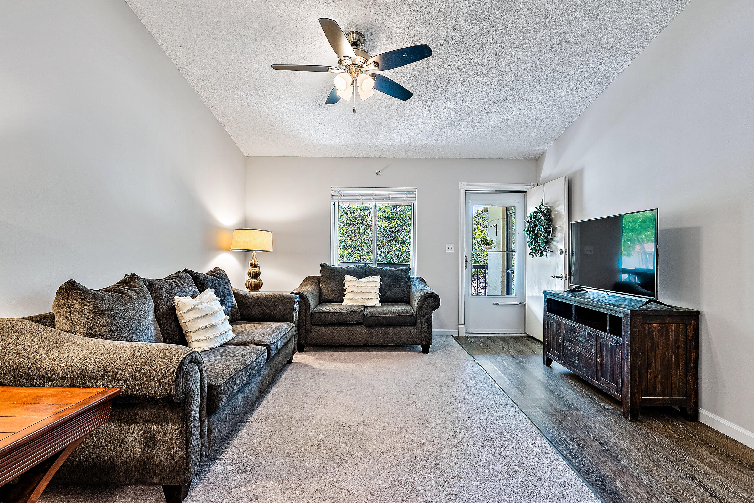 6559 Chasewood Drive, Unit E Jupiter, FL 33458 - Photo 4 of 26 Living