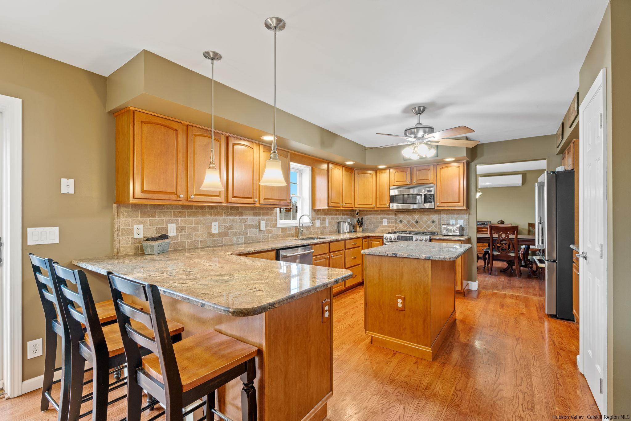 13 Anderson Road Gardiner, NY 12525 - Photo 6 of 35 Eat In Kitchen, Peninsula and Island