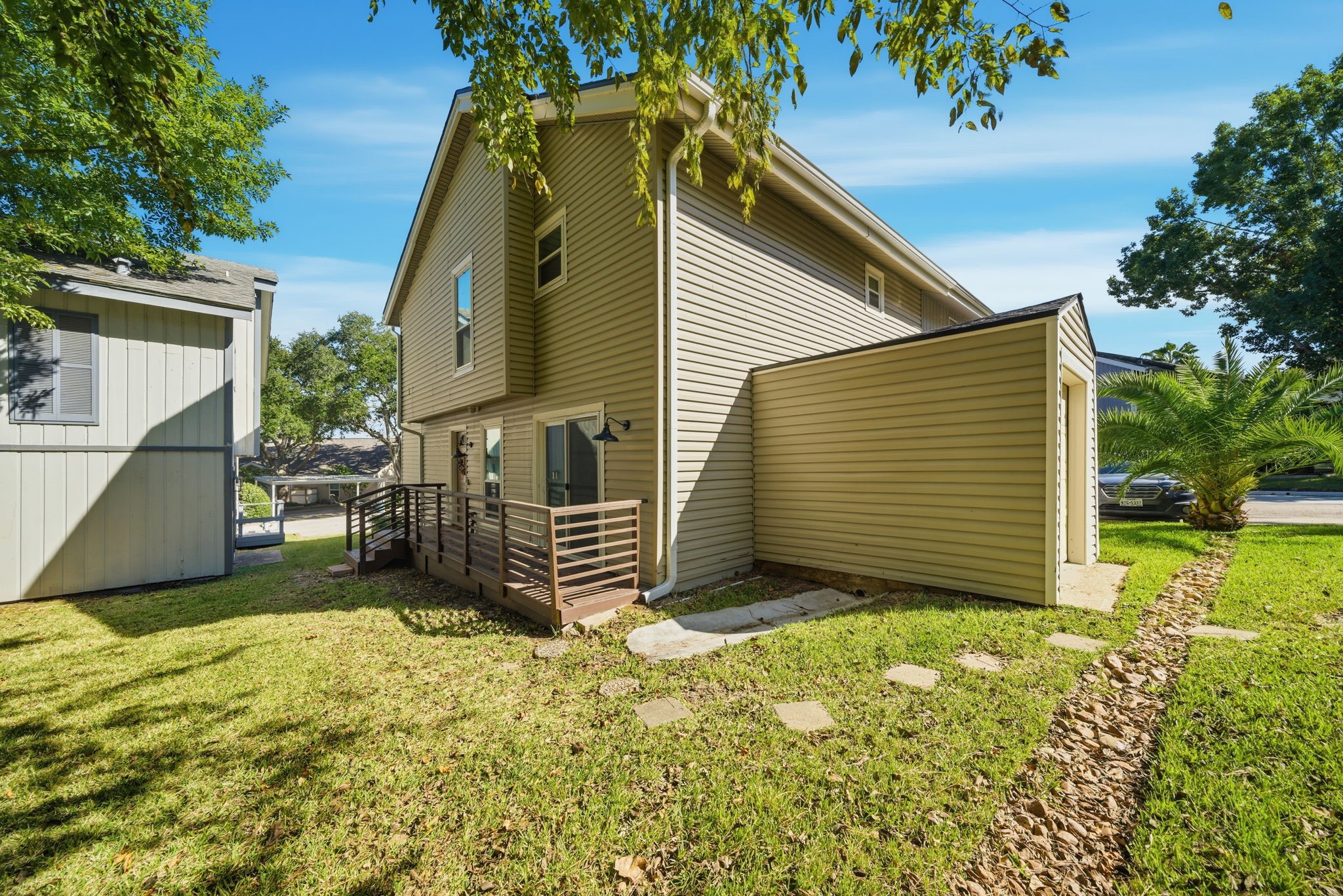 24 Lakeview Village Conroe, TX 77356 - Photo 3 of 25