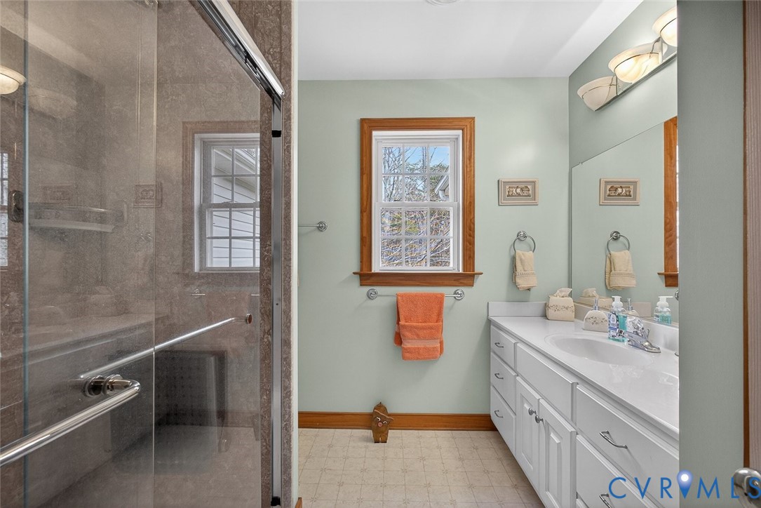 47 Elnor Road Bumpass, VA 23024 - Photo 27 of 51 Hall bath