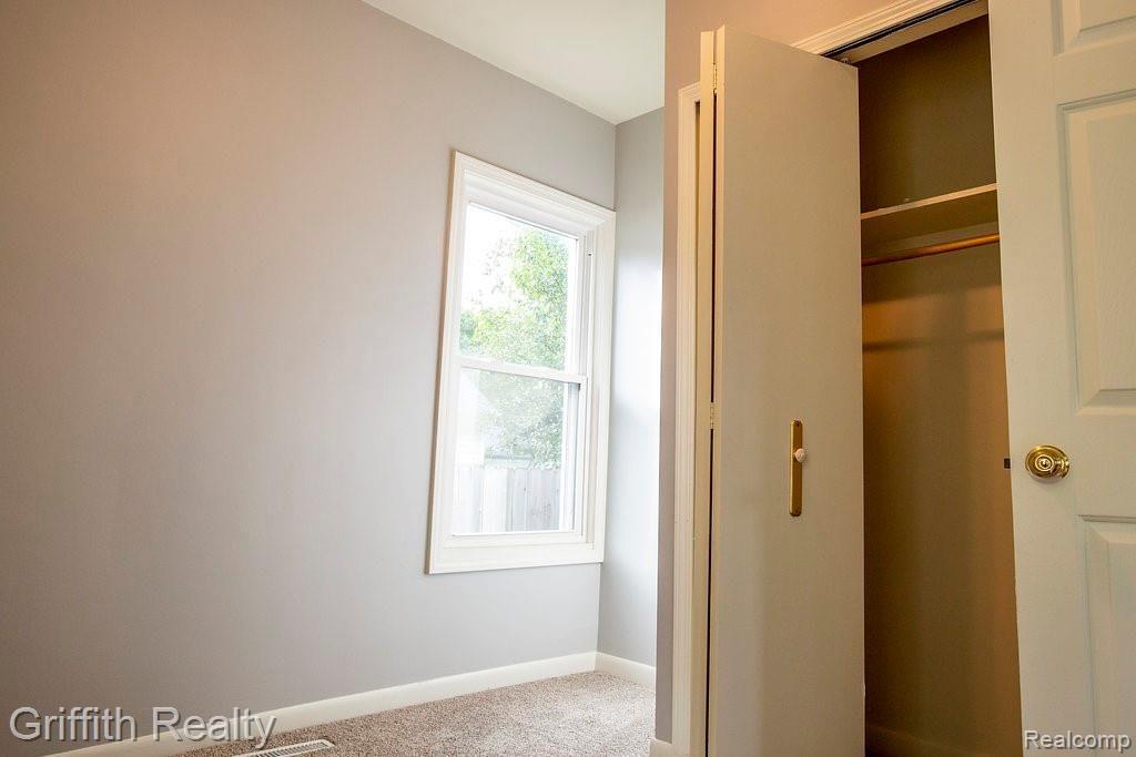 10125 Crouse Road Hartland, MI 48353 - Photo 28 of 35 Entry level bedroom