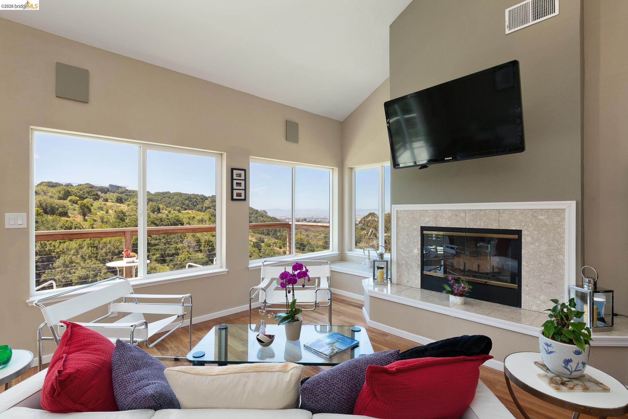 10353 Royal Oak Road Oakland, CA 94605 - Photo 9 of 54