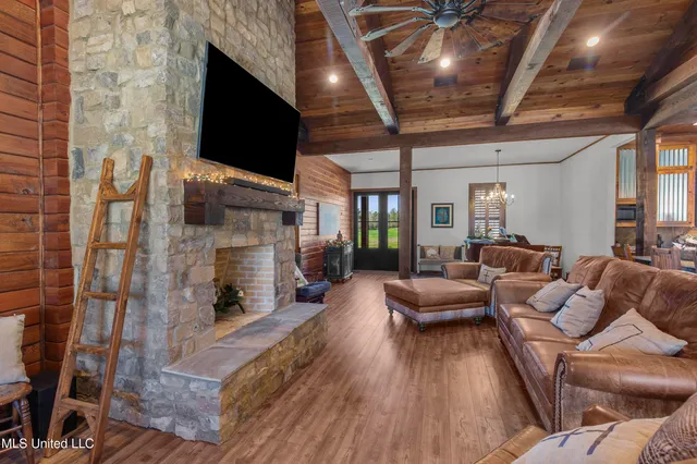 $1,359,000 | 1020 Jack Johnson Road, Crystal Springs, MS 39059