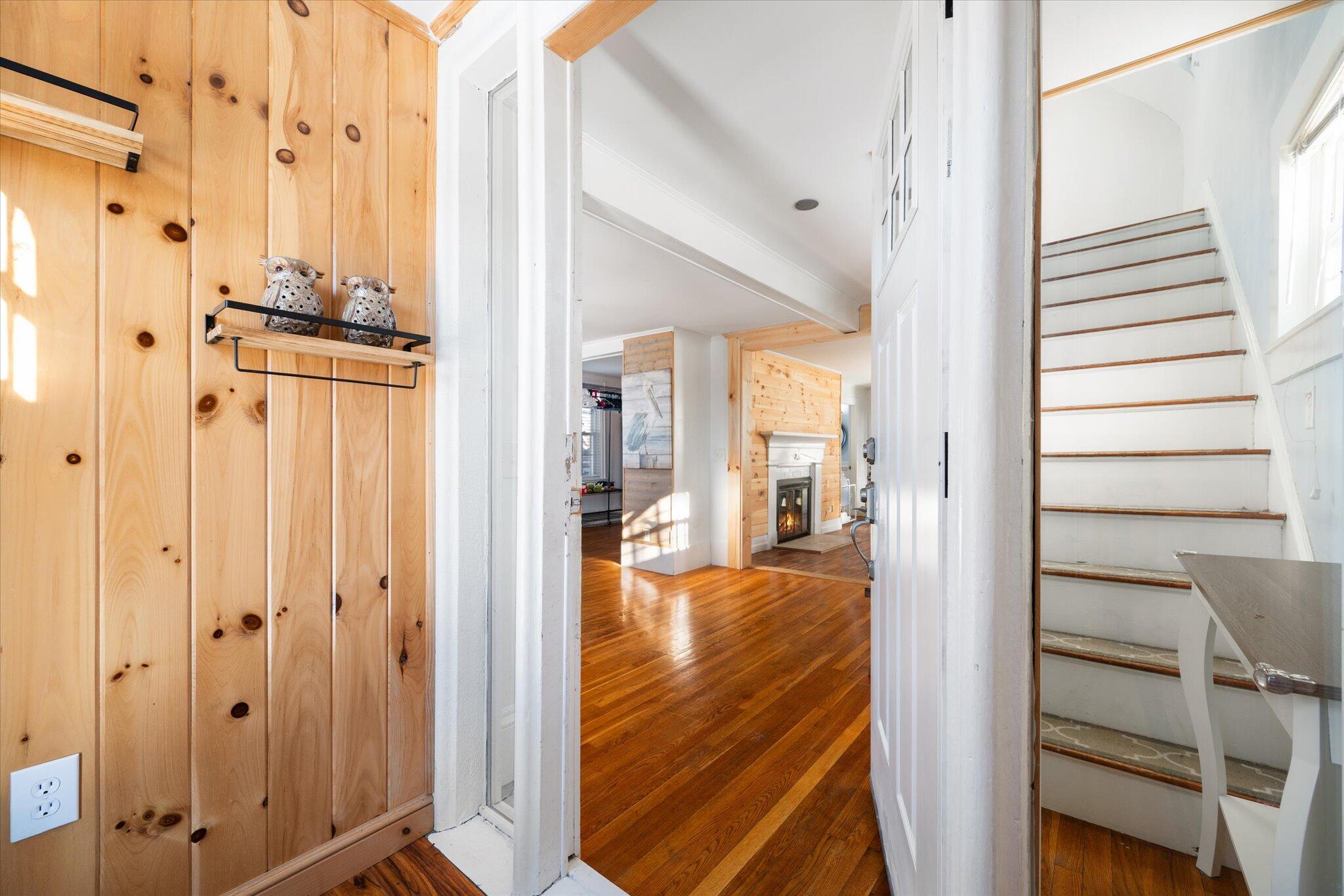 1445 Bangor Road Ellsworth, ME 04605 - Photo 30 of 48 41-Foyer