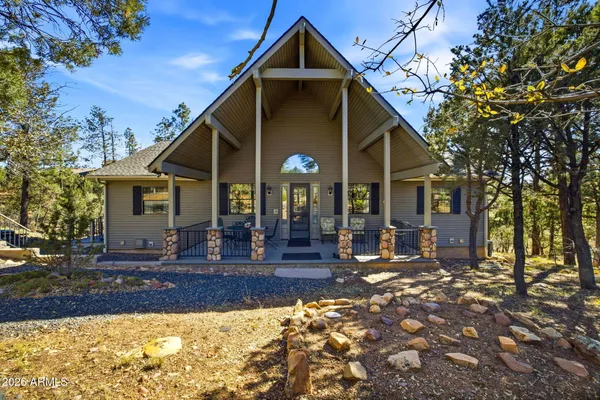 $800,000 | 2832 Lazy Eight Court, Overgaard, AZ 85933