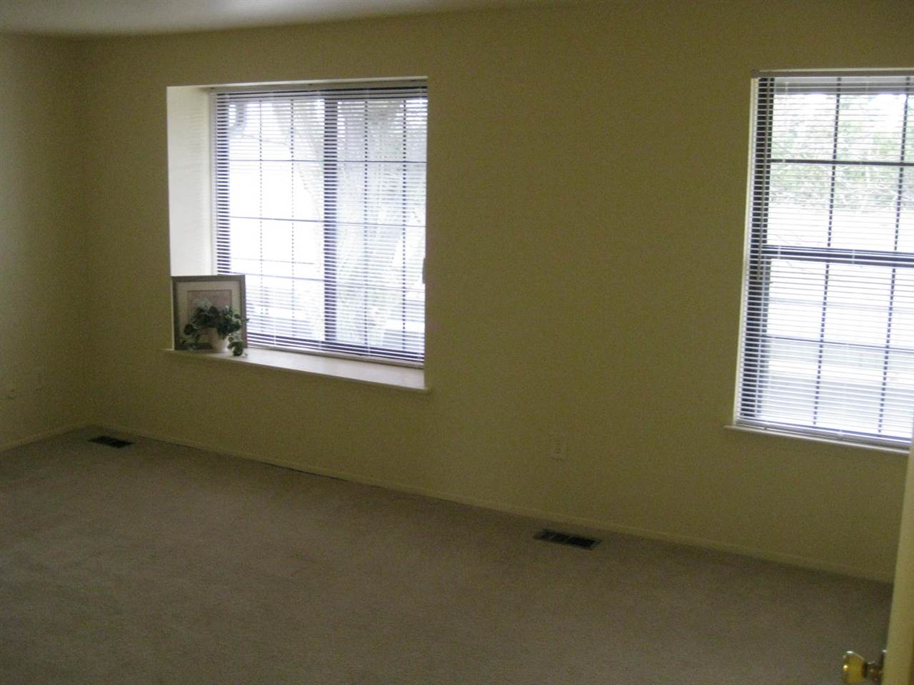 24690 Chalkfarms Warren, MI 48091 - Photo 14 of 30 31269677-13.JPG