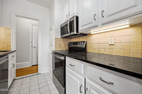 $4,150 | 169 Mason Street, Unit 3B, Greenwich, CT 06830