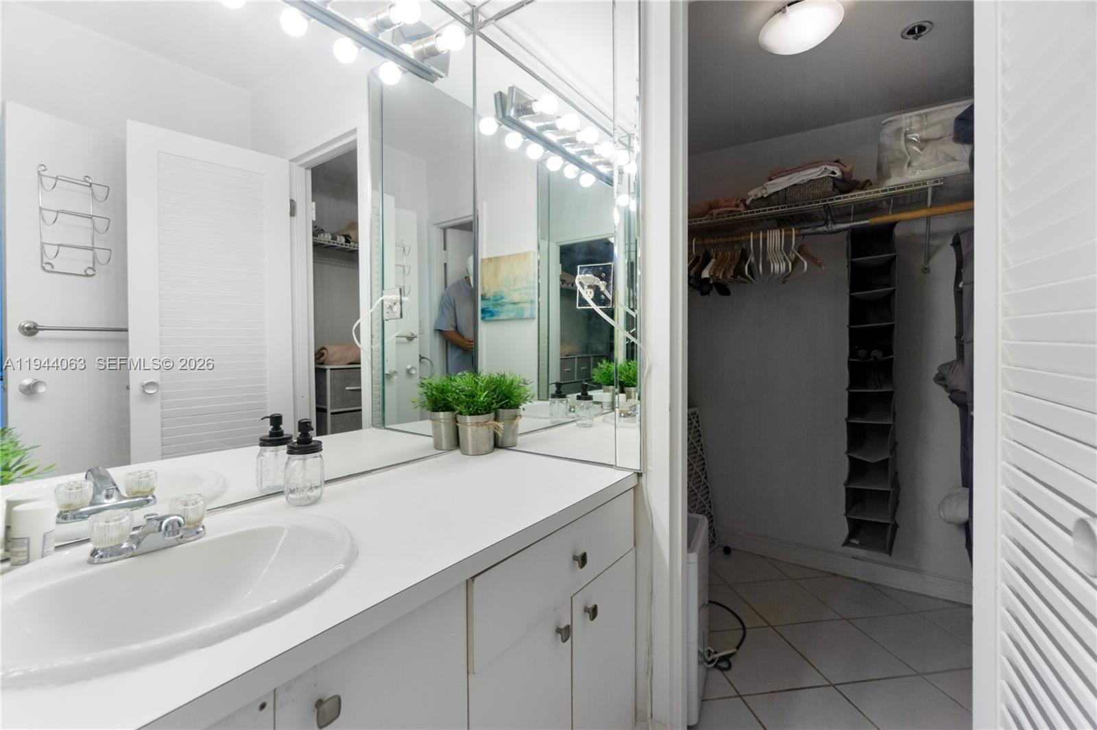 100 Lincoln Road, Unit 1117 Miami Beach, FL 33139 - Photo 12 of 16