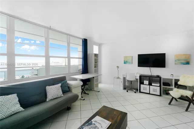 $2,600 | 100 Lincoln Road, Unit 1117, Miami Beach, FL 33139