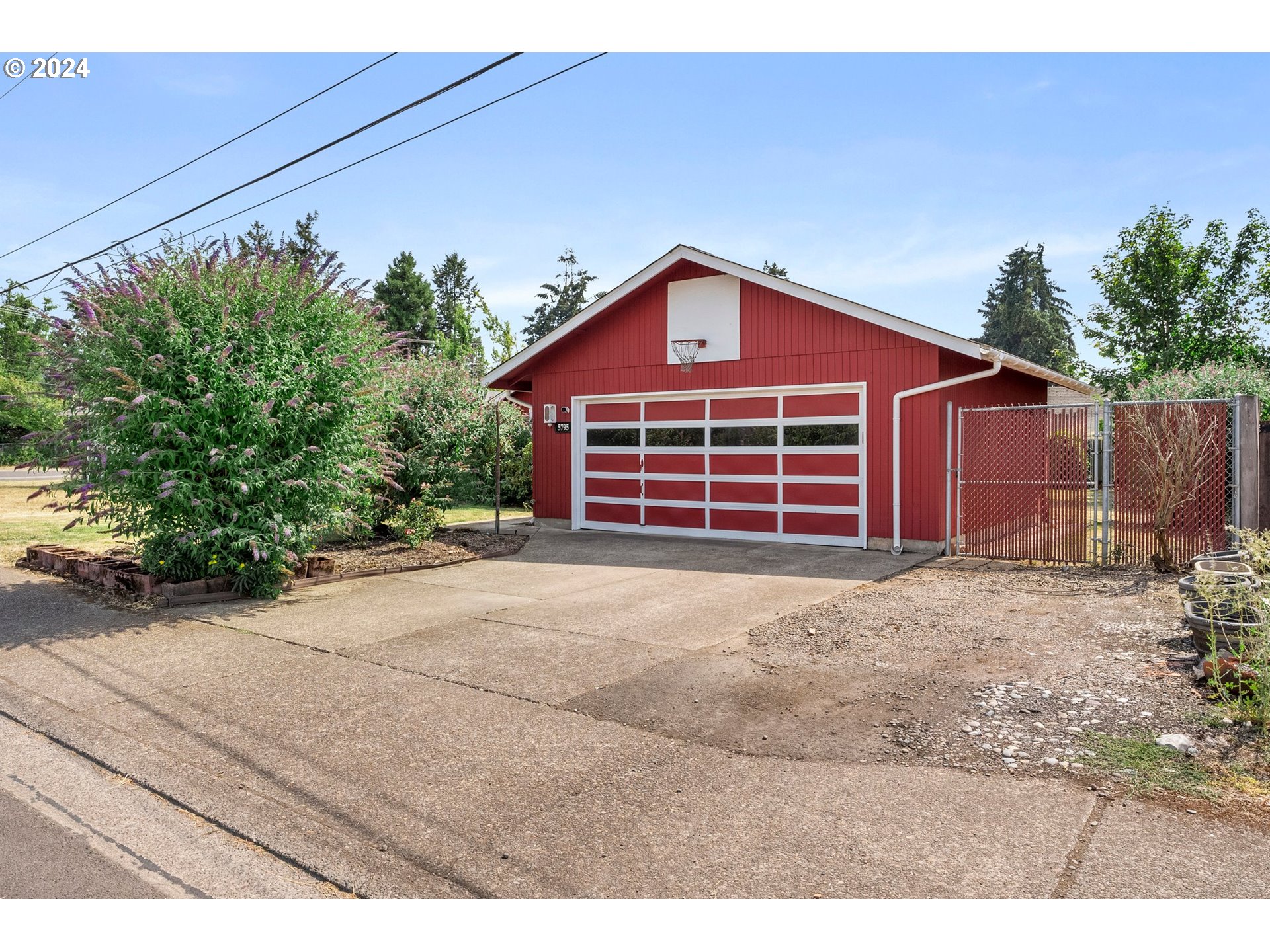 5795 High Banks Road Springfield, OR 97478 - Photo 3 of 41 a front view of a house with a yard