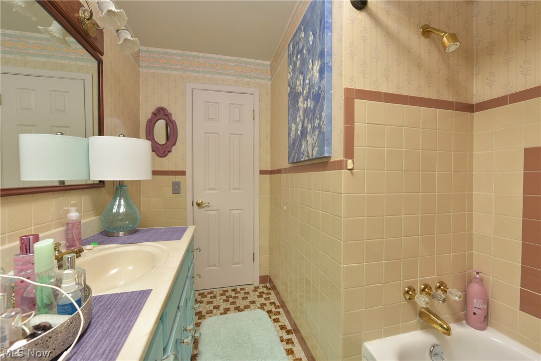 7216 Oakwood Road Parma, OH 44130 - Photo 23 of 30