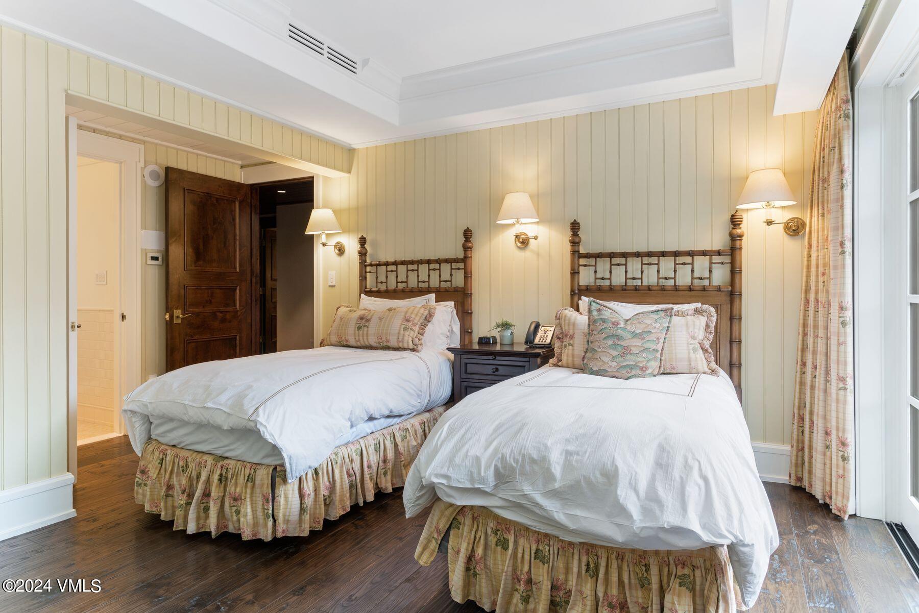 1 Willow Bridge Road, Unit 22D Vail, CO 81657 - Photo 29 of 39 a bedroom with two beds and painting on the wall