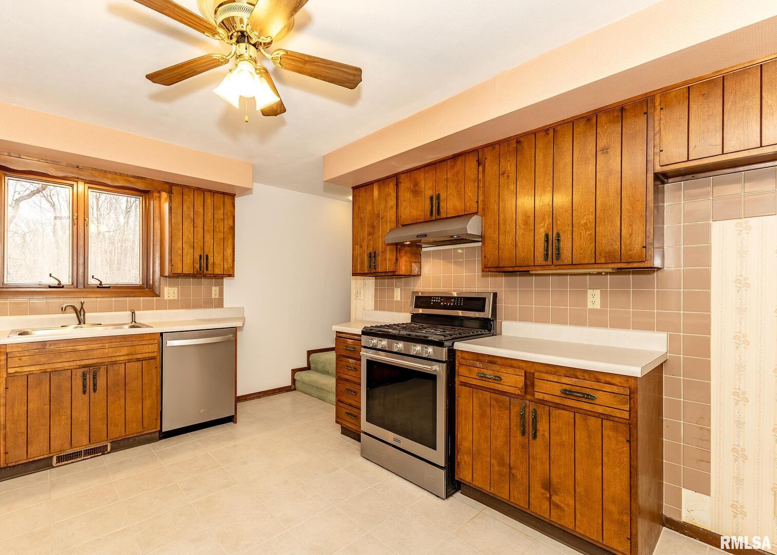 9721 234th Street North Port Byron, IL 61275 - Photo 22 of 37 a kitchen with a stove a sink and a refrigerator