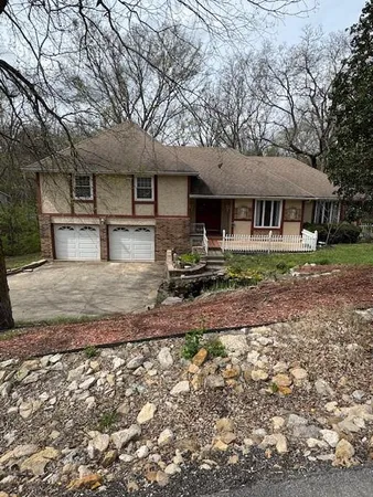 $330,000 | 19220 West 87th Lane, Lenexa, KS 66220