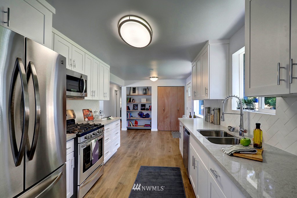 23918 7th Avenue West Bothell, WA 98021 - Photo 5 of 24