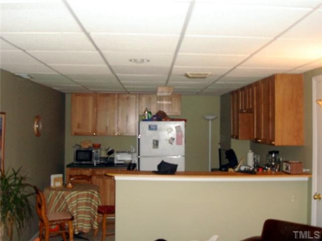 429 Ridgefield Road Chapel Hill, NC 27517 - Photo 11 of 12 Apartment kitchen