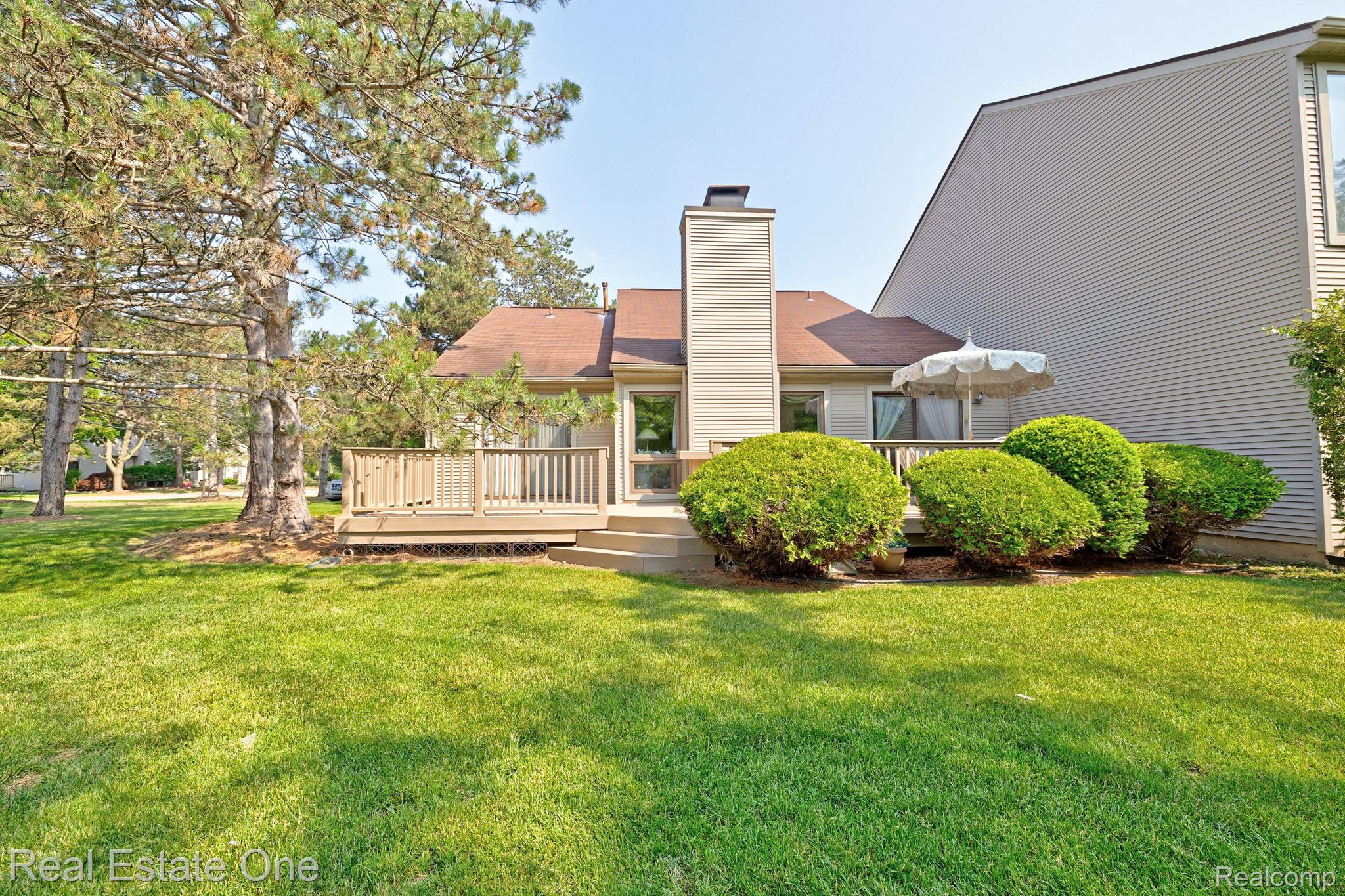 562 Harrow Court, Unit 50 Rochester, MI 48307 - Photo 22 of 29 Beautiful Backyard View