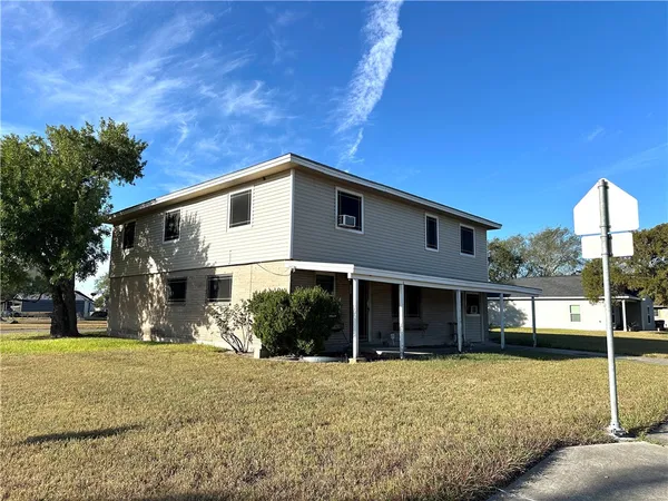 $174,900 | 100 Lamplite Lane, Sinton, TX 78387