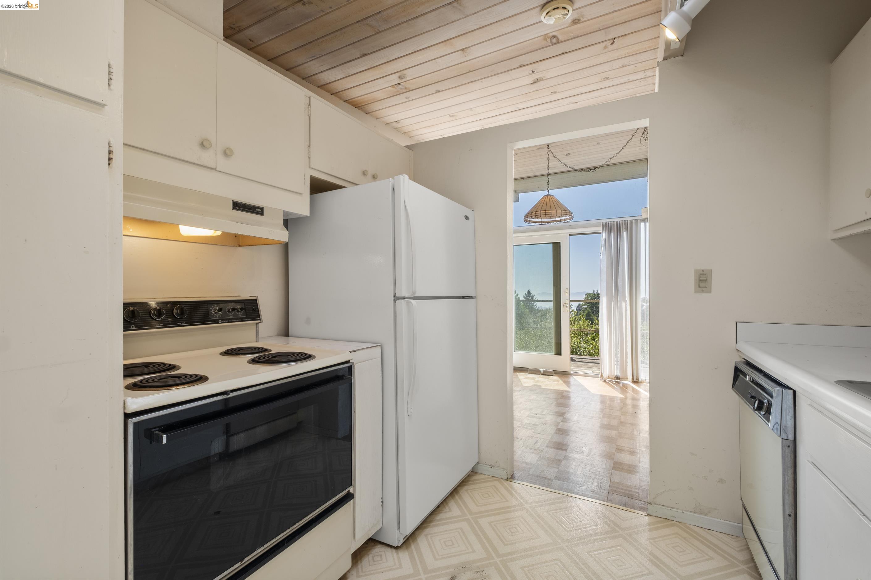 7279 Snake Road Oakland, CA 94611 - Photo 10 of 50