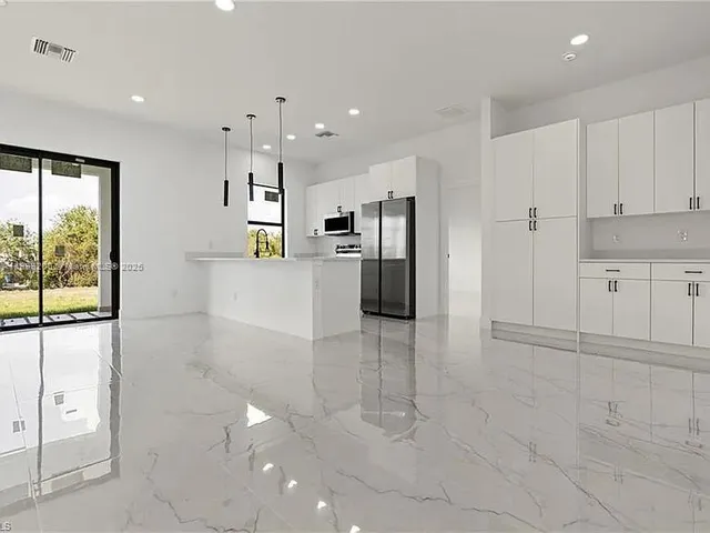 $2,200 | 853 Frederick Reid Street East, Lehigh Acres, FL 33974