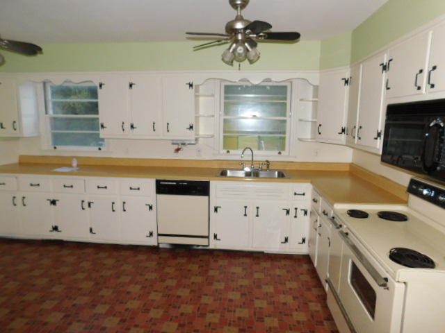 2304 Pleasant View Road Knoxville, TN 37914 - Photo 11 of 17 Classic White-Kitchen