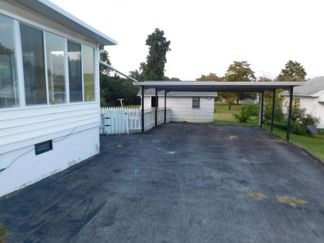 2304 Pleasant View Road Knoxville, TN 37914 - Photo 3 of 17 Carport