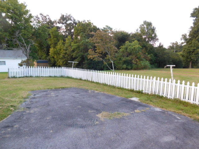 2304 Pleasant View Road Knoxville, TN 37914 - Photo 4 of 17 Picket-Fenced Back-Yard