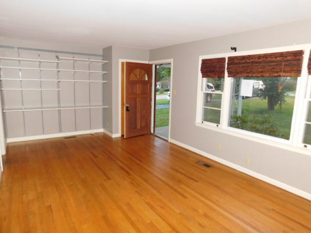 2304 Pleasant View Road Knoxville, TN 37914 - Photo 8 of 17 Living-Room